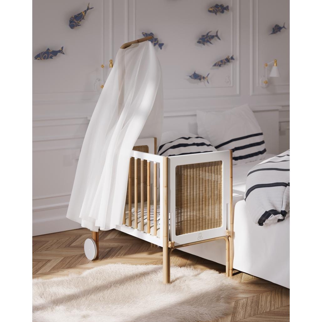 Theo Bebe 50 x 80 cm Patut co-sleeping din lemn, ratan si MDF, pentru bebe, Oceania Alb / Natural, 50 x 80 cm