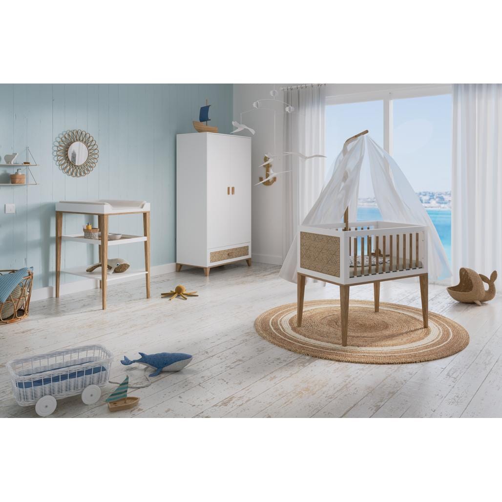 Theo Bebe 50 x 80 cm Patut din lemn, ratan si MDF, pentru bebe, Nami Alb / Natural, 50 x 80 cm