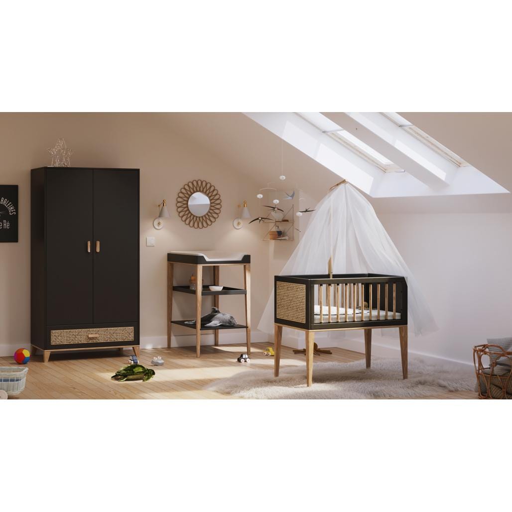 Theo Bebe 50 x 80 cm Patut din lemn, ratan si MDF, pentru bebe, Nami Negru / Natural, 50 x 80 cm